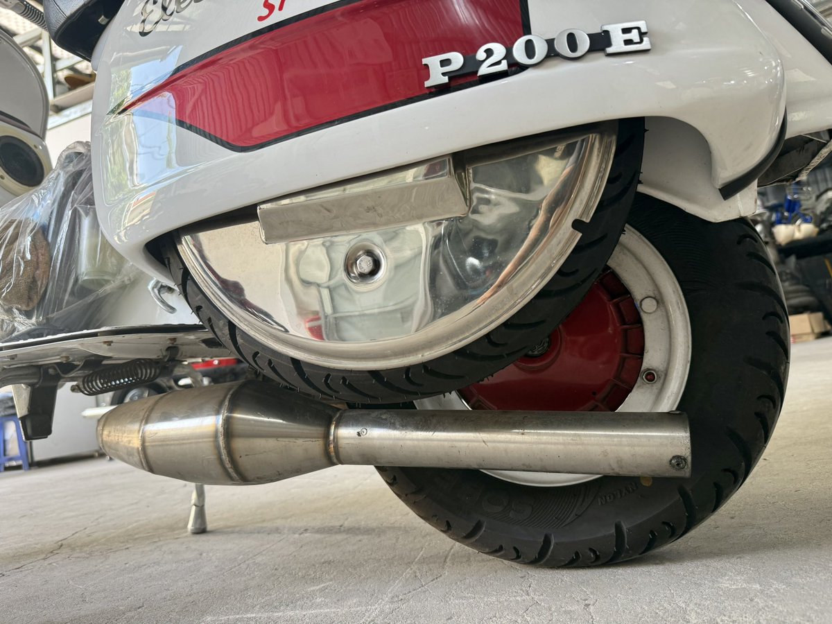 SSCvietnam's tweet photo. It’s a sunny Saturday and it’s about time I pulled out the trusty p200 and blasted some cobwebs off it today #Vespa #P200e #Mickeck #Armandos #Oldskool #ssc https://t.co/zMgvPuIdP9
