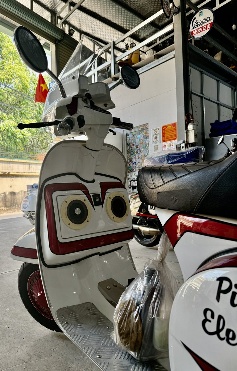 SSCvietnam's tweet photo. It’s a sunny Saturday and it’s about time I pulled out the trusty p200 and blasted some cobwebs off it today #Vespa #P200e #Mickeck #Armandos #Oldskool #ssc https://t.co/zMgvPuIdP9