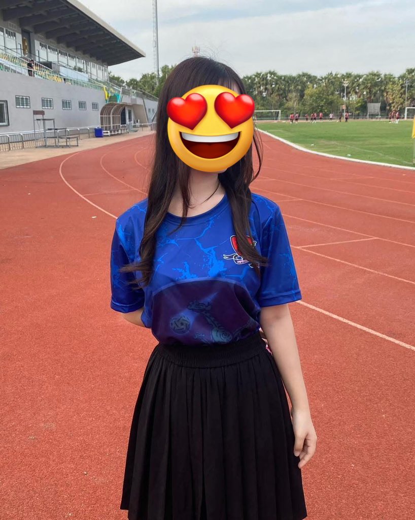 รับงาน tweet media