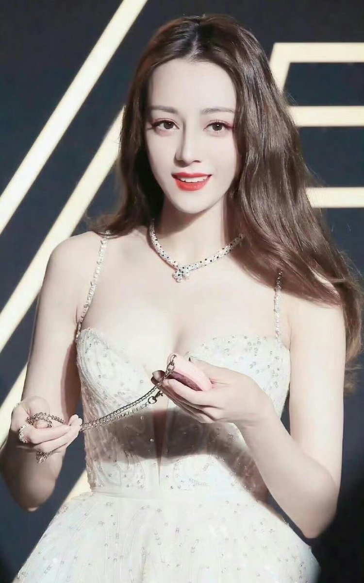 迪丽热巴也是事业型的女神 https://t.co/jyGEj5NH0N