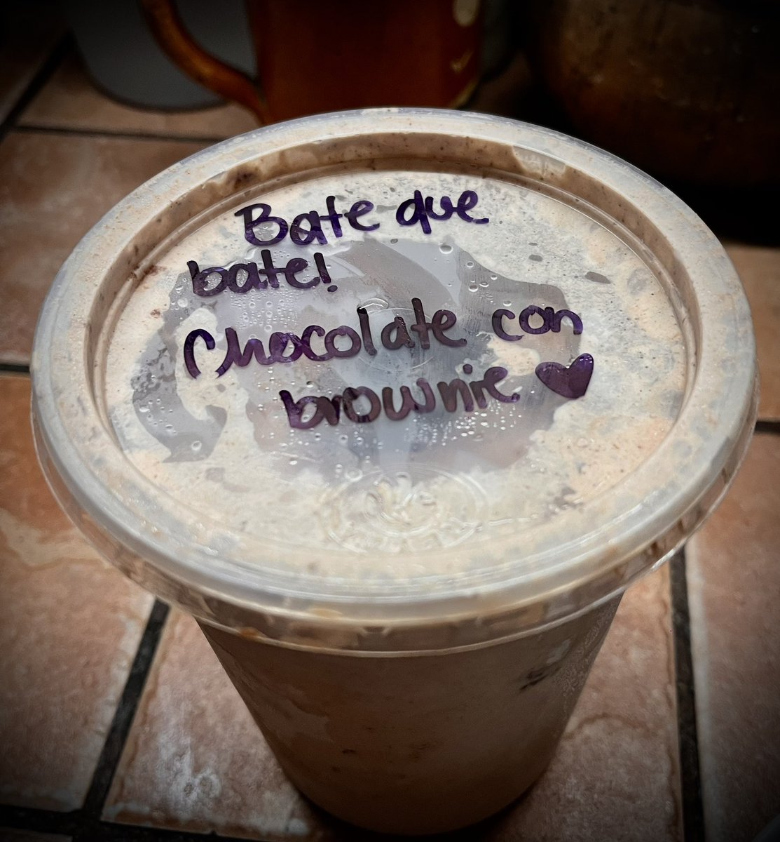 amcepm10's tweet photo. no se que amo más, si a mi esposa o su helado de bate q bate 😮‍💨 https://t.co/fLxNiENJH3