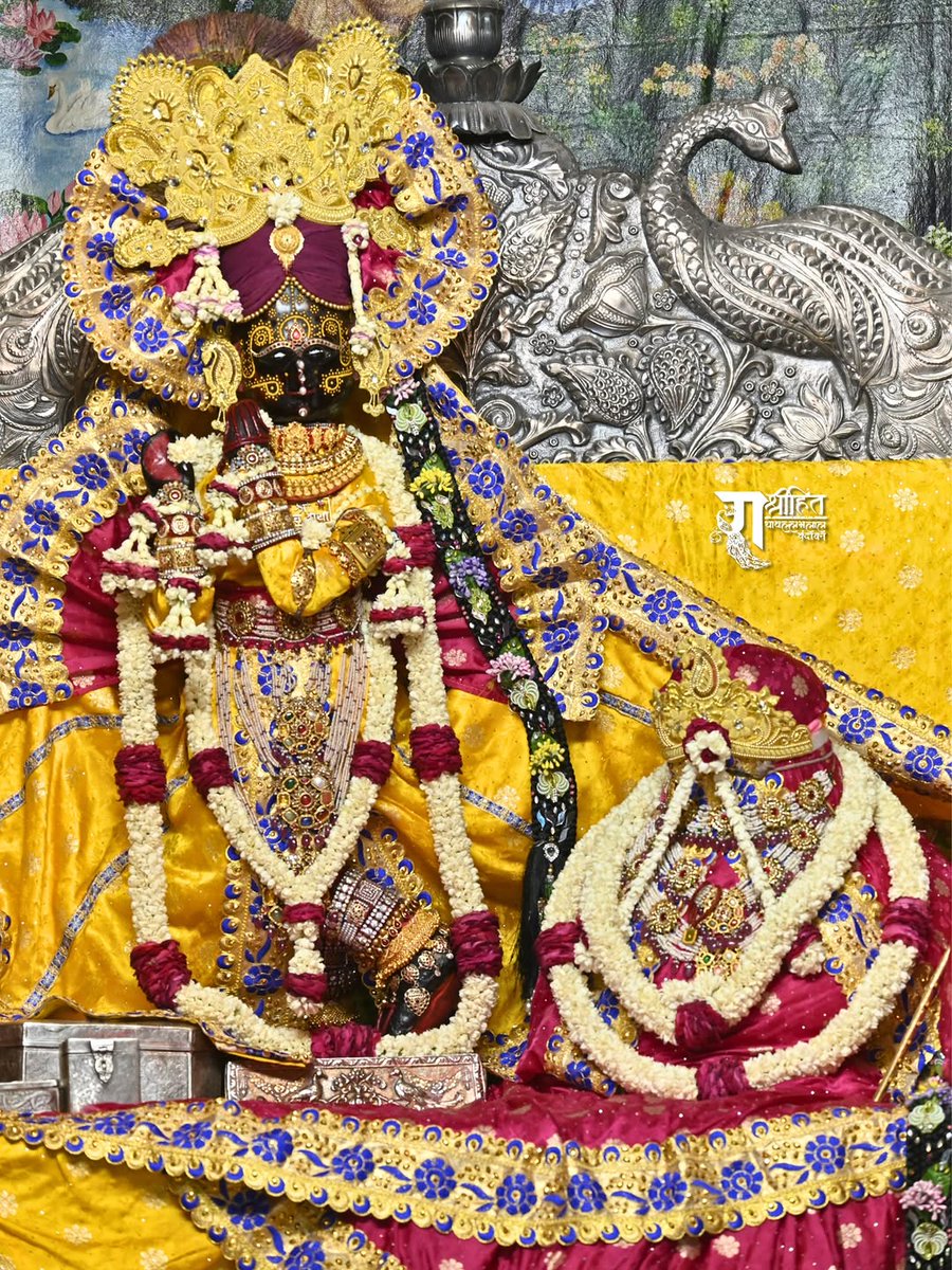 महिमा तेरी कहा कहूँ, श्री हरिवंश दयाल,
तेरे द्वारे बटत हैं, सहज लाडली लाल।
राधावल्लभ श्री हरिवंश 💛