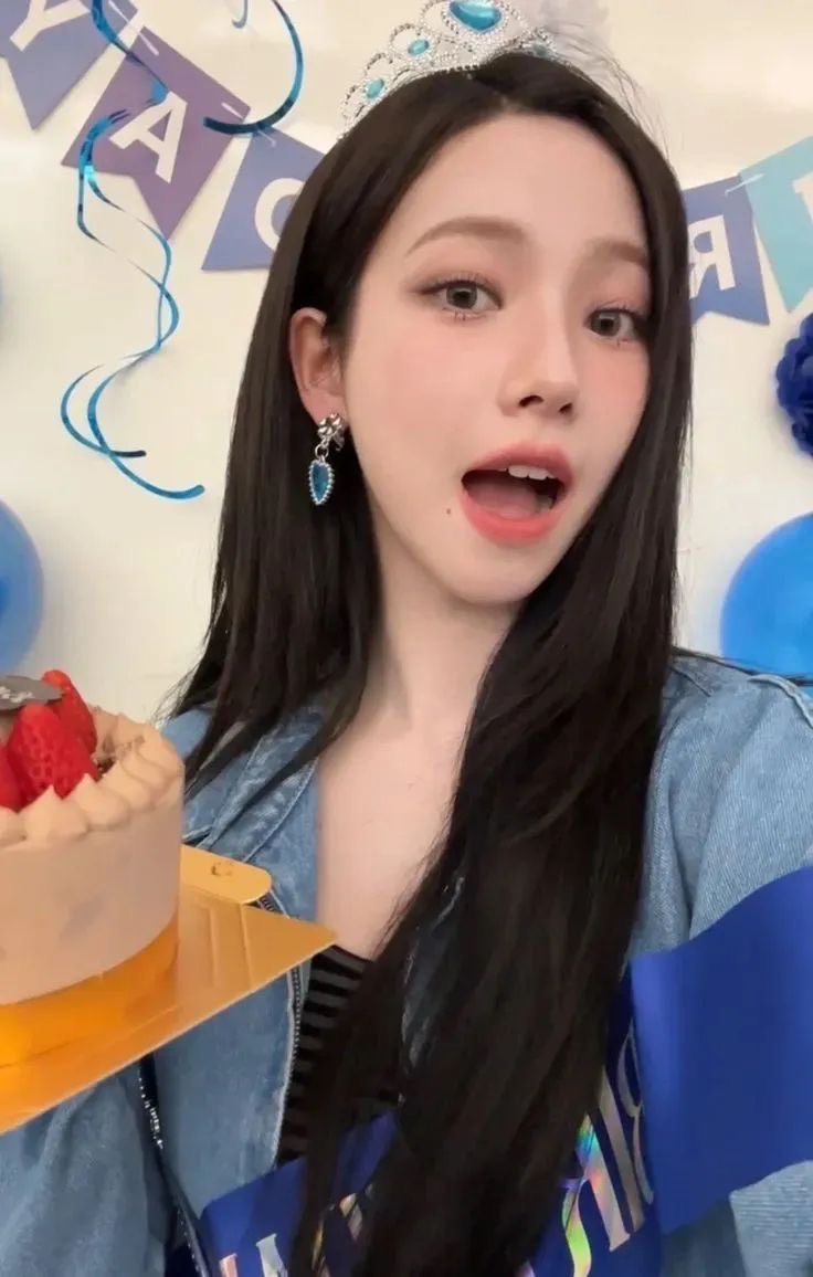 CandyH49's tweet photo. Karina birthday throughout the year❤️ https://t.co/lBMfd3nhNM