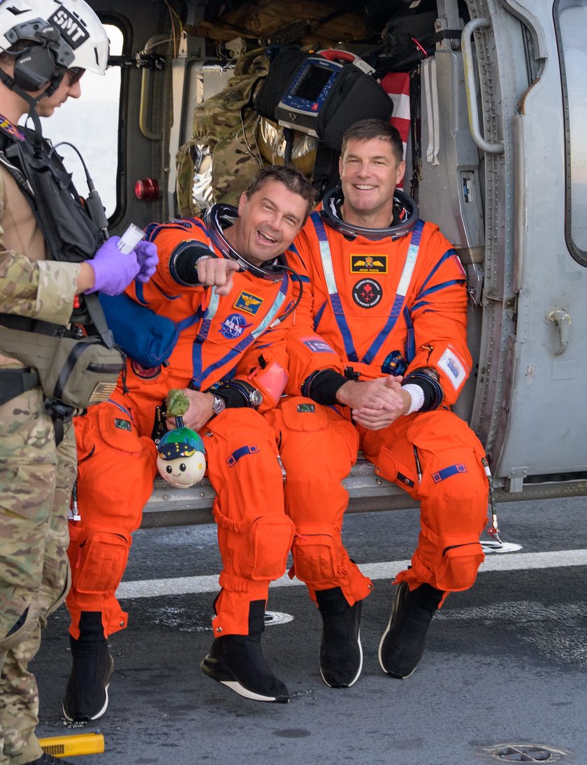 sin ⁴⁴ tweet media