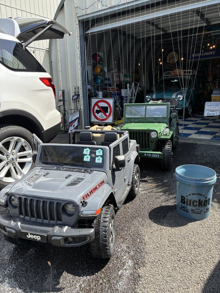 0tLIFhKTvG19668's tweet image. ￼🌴8282Style atelier￼🌴

It's hot today!

Perfect weather for washing the car! 😂

#ramvan #dodgevan #Fordvan #dodge #chevy #ford #overlander #lowrider #hotrod #camping #outdoor #overland #Americangarage #classicmini

VanLife &amp;amp; JeepLife &amp;amp; trackLife
￼🇺🇸California studio￼🇺🇸