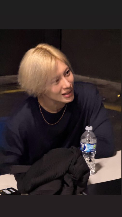 eclipse6v6's tweet photo. I don’t wanna talk about how much he looks like ace era taem i might start crying https://t.co/MMQxPsvxn4