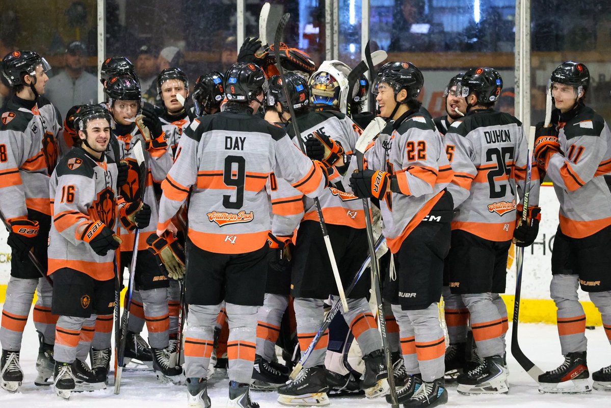 OKWarriors_NAHL's tweet image. That game one win feeling! But the battle isn’t over yet 👀

#BuiltForBattle  |  #RoadToTheRobby

📸: Michael Cosman