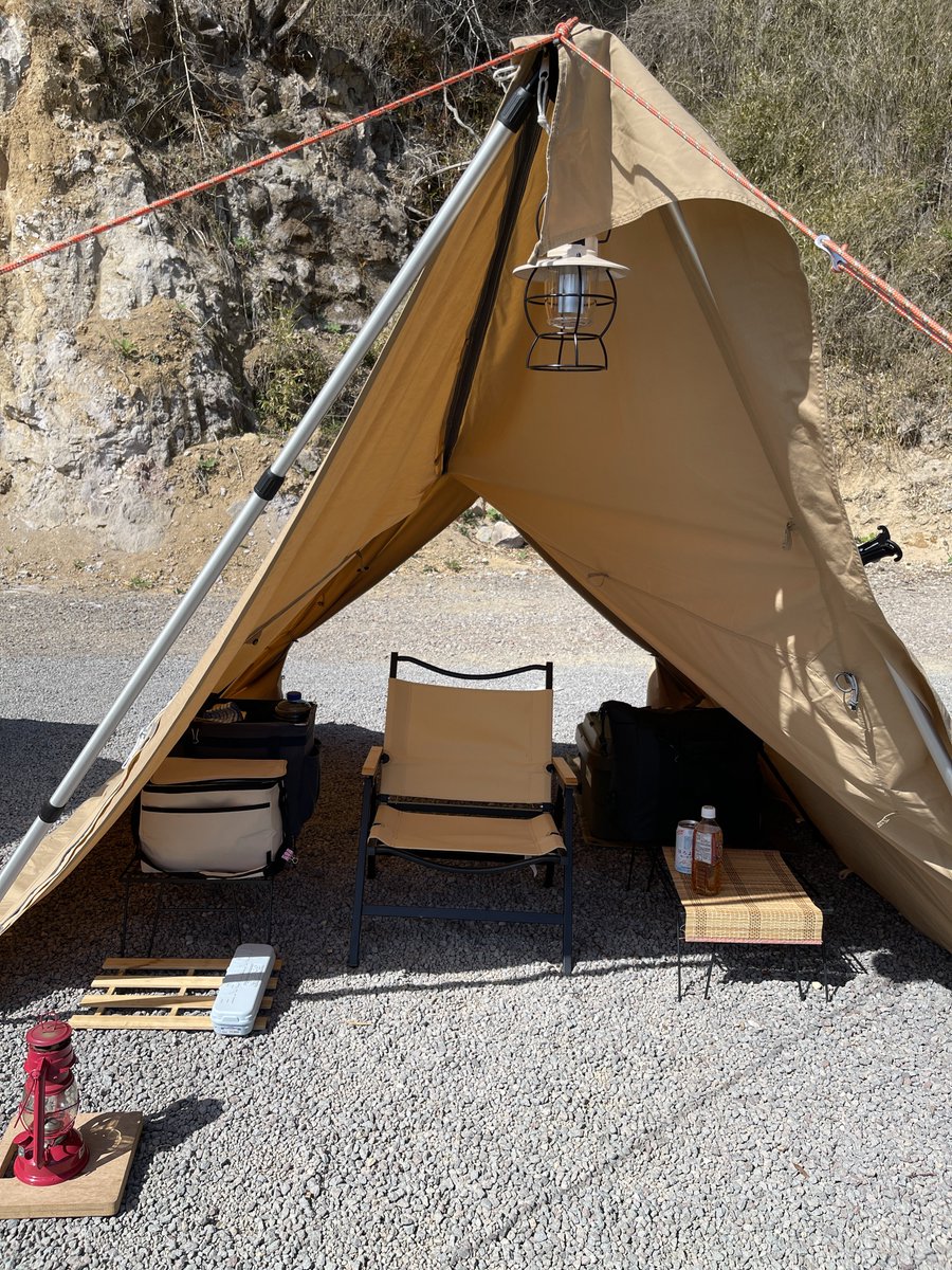うぉぉおお！良い天気！暑い！！夜は風が強くなるみたいなので要らない荷物はテントに入れて車中泊です！