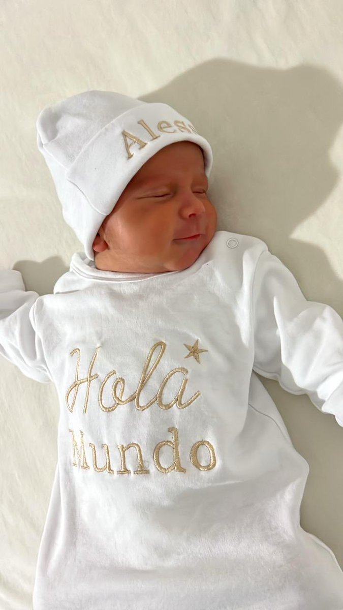 - V 🌻 tweet media