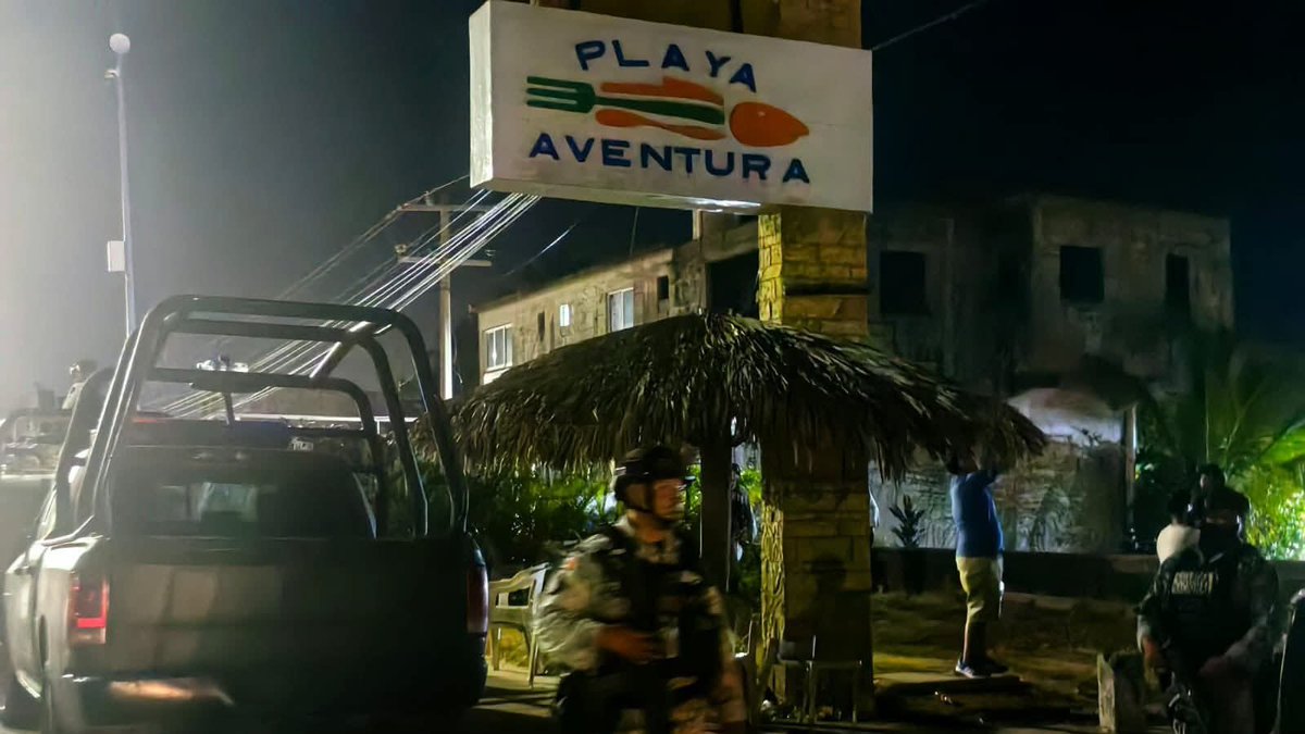 gaceta_guerrero's tweet image. Asesinan a balazos a cuatro integrantes de una familia de restauranteros en el negocio Playa Aventura, en San Andrés Playa Encantada. Las víctimas, tres mujeres y un hombre, fueron atacadas por sujetos armados la noche de este viernes en la zona turística de Barra Vieja, Acapulco