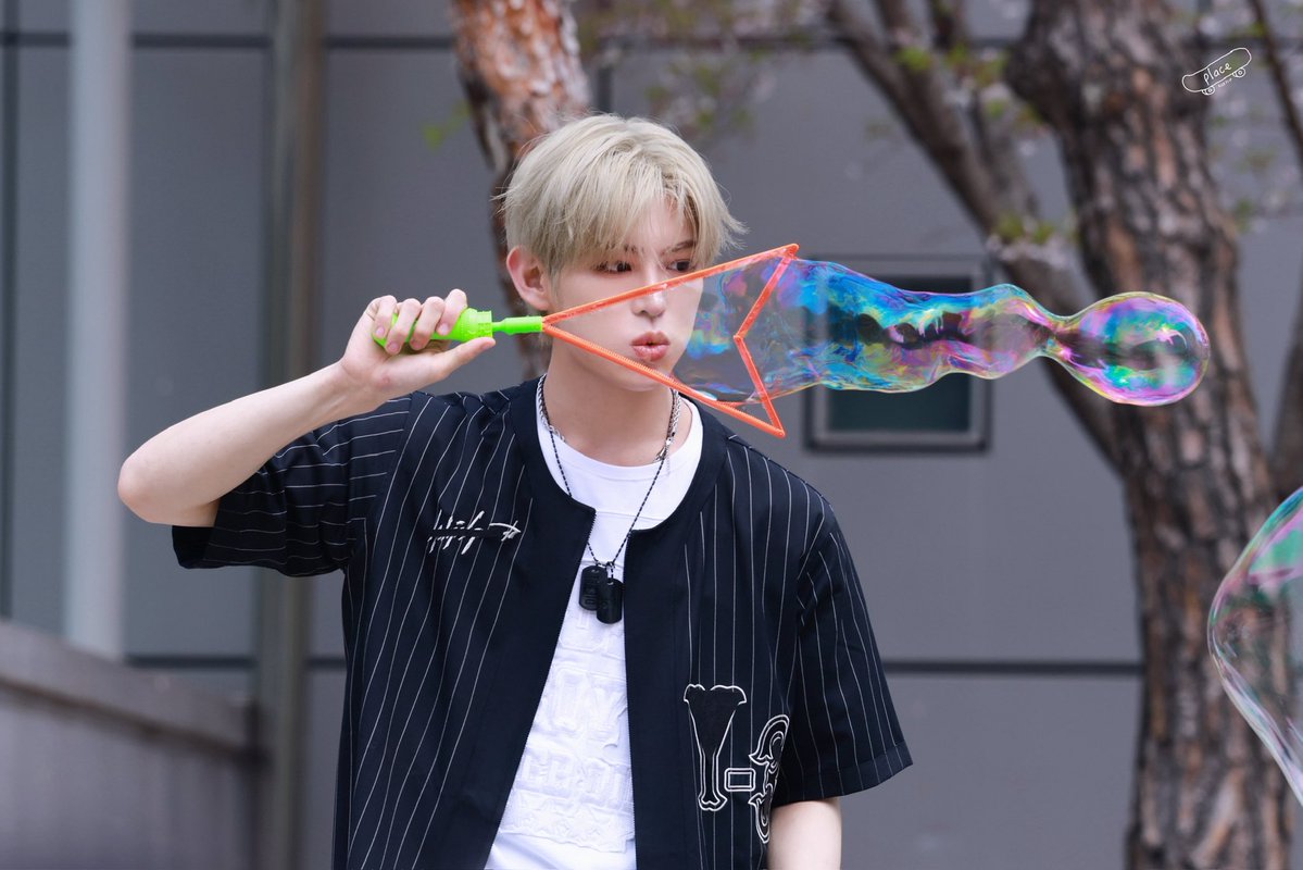 𝗽𝗹𝗮𝗰𝗲 tweet media