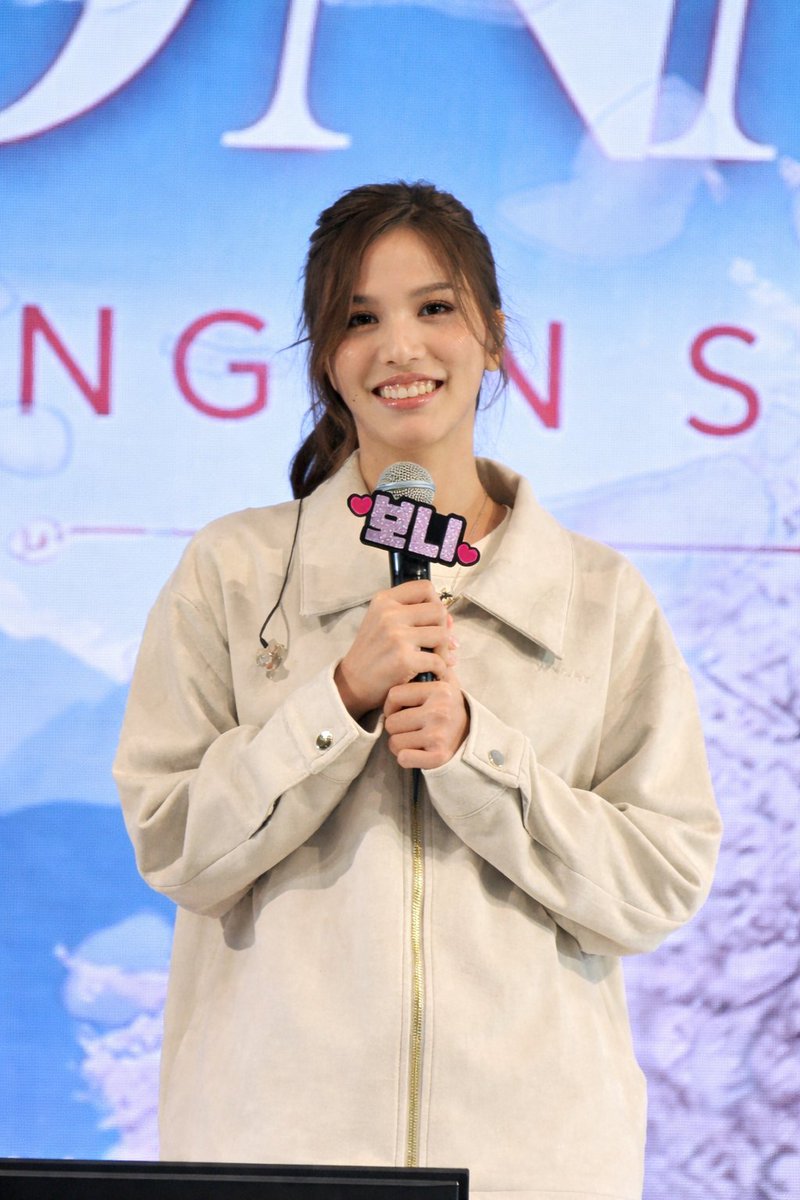 Holiday🌈 tweet media