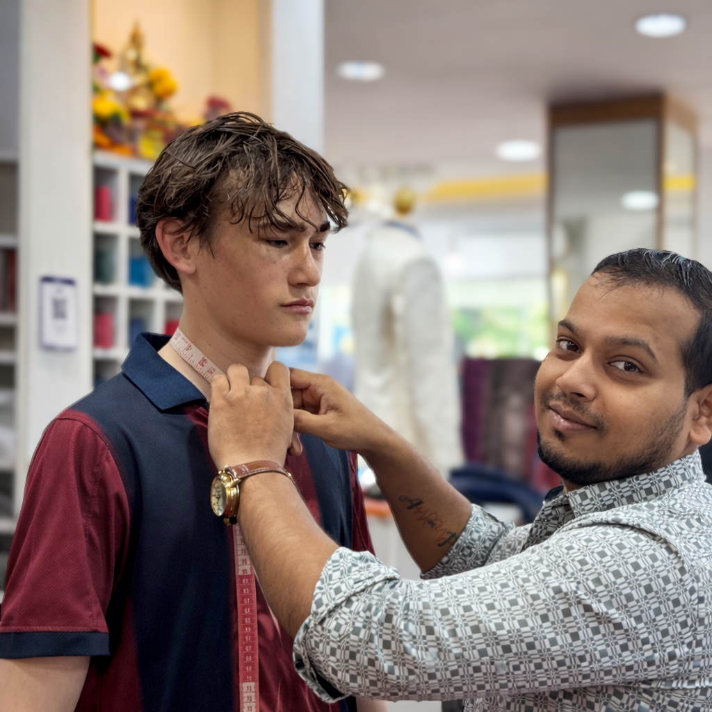 house_icon37471's tweet image. Taking measurements for the perfect fit ✂️
Final suit coming soon 👔

Free pickup &amp;amp; delivery in Bangkok
🌐 icontailorhouse.com
Worldwide delivery available 🌍

#CustomSuit #BangkokTailor #Menswear #PerfectFit #SuitStyle