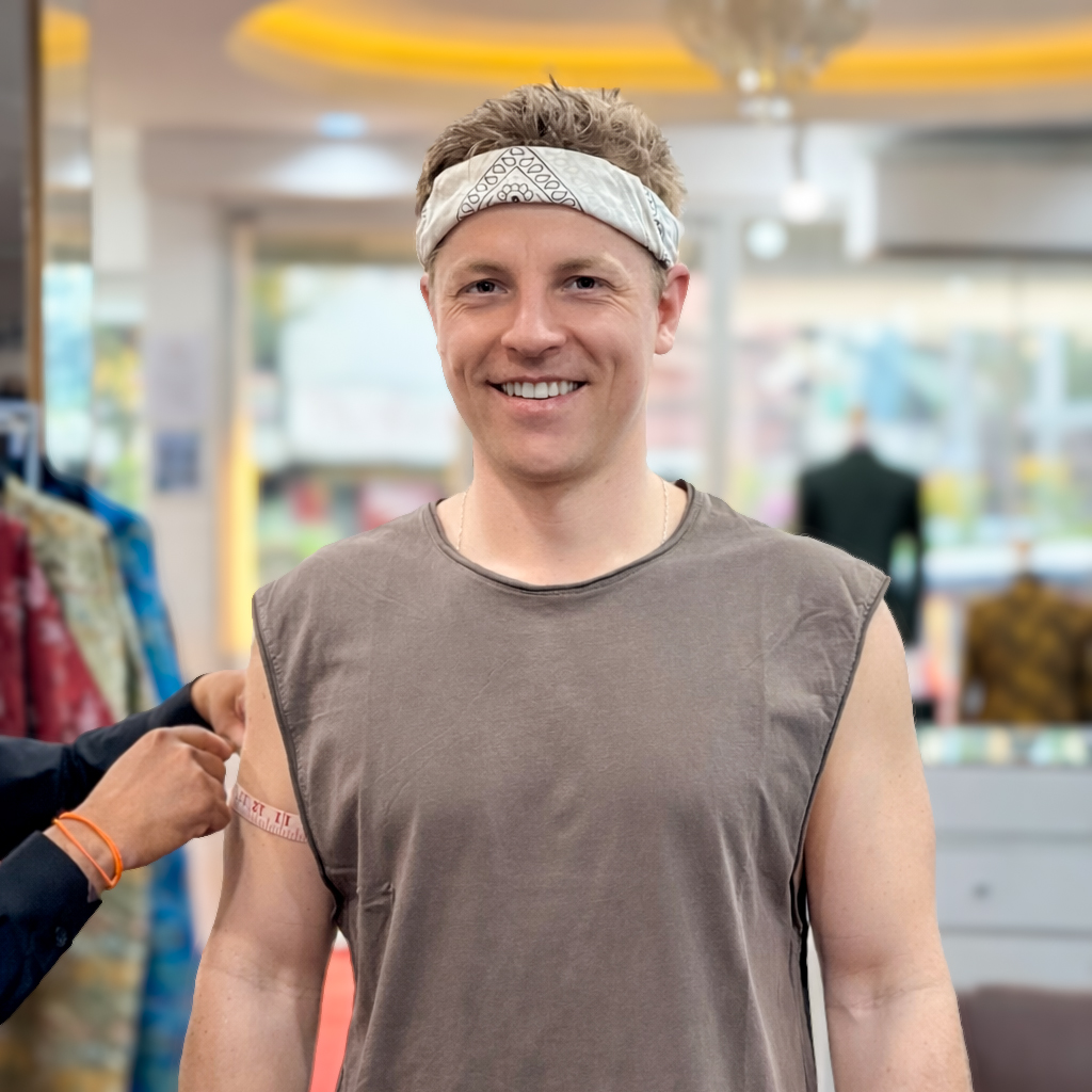 house_icon37471's tweet image. Taking measurements for the perfect fit ✂️
Final suit coming soon 👔

Free pickup &amp;amp; delivery in Bangkok
🌐 icontailorhouse.com
Worldwide delivery available 🌍

#CustomSuit #BangkokTailor #Menswear #PerfectFit #SuitStyle