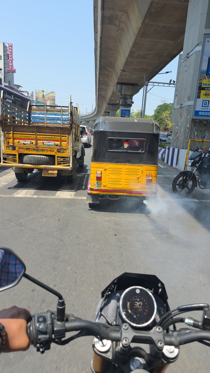 drjohnpeter27's tweet photo. This auto (TN 22 CA 4347) is emitting excessive black smoke exhaust near Ekkatuthangal, causing serious air pollution hazard to commuters riding behind.
Most autos are like this in Chennai city.
Kindly take immediate action.
@ChennaiTraffic
#ChennaiTraffic #AutoPollution https://t.co/VZU74Ytvrg