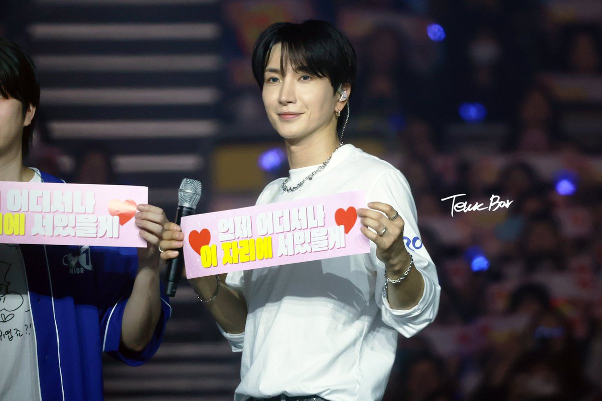 TeukBar's tweet photo. 260404 SUPER SHOW 10 SJ-CORE in SEOUL DAY2

언제 어디서나 
이 자리에 서있을게 🫶

#이특 #LEETEUK 
#イトゥク #利特 
#슈퍼주니어 #SUPERJUNIOR
@special1004
#SUPERSHOW10_SJCORE #SUPERSHOW10 https://t.co/NgTPbTb44Z