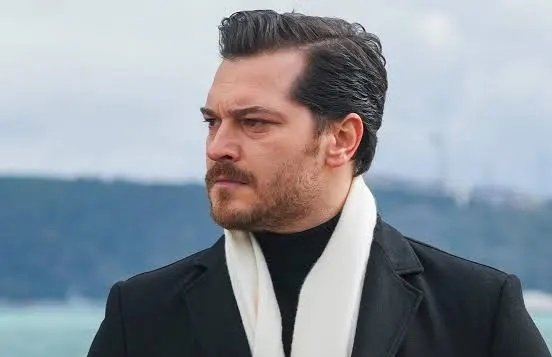 Bidizimesele's tweet photo. Güzellik görecelidir ama bu karizma gerçek! 💥

​Bu dörtlüden birini "günün jönü" seçsek bu kim olurdu? 🤔✨

​🔥 #ÇağatayUlusoy
🔥 #MertRamazanDemir 
🔥 #ŞükrüÖzyıldız
🔥 #GökberkYıldırım

​Favorini RT'le, gücünü göster! 🔄👇 https://t.co/u1wHXsYFwz