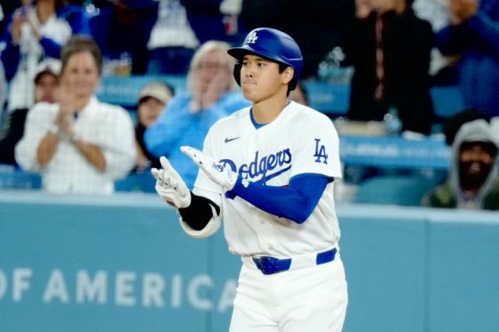 livedoornews's tweet photo. 【🎉】大谷翔平、イチロー氏超えの44試合連続出塁！右前打で日本人新記録
https://t.co/aqY2XwYPF6

レンジャーズ戦の5回の第3打席で右前打を放ち、昨年から続く連続出塁記録を44試合にした。2009年のイチロー氏（マリナーズ）が記録した43試合連続出塁を超えて日本人単独トップとなった。 https://t.co/cqVf6KyDuW