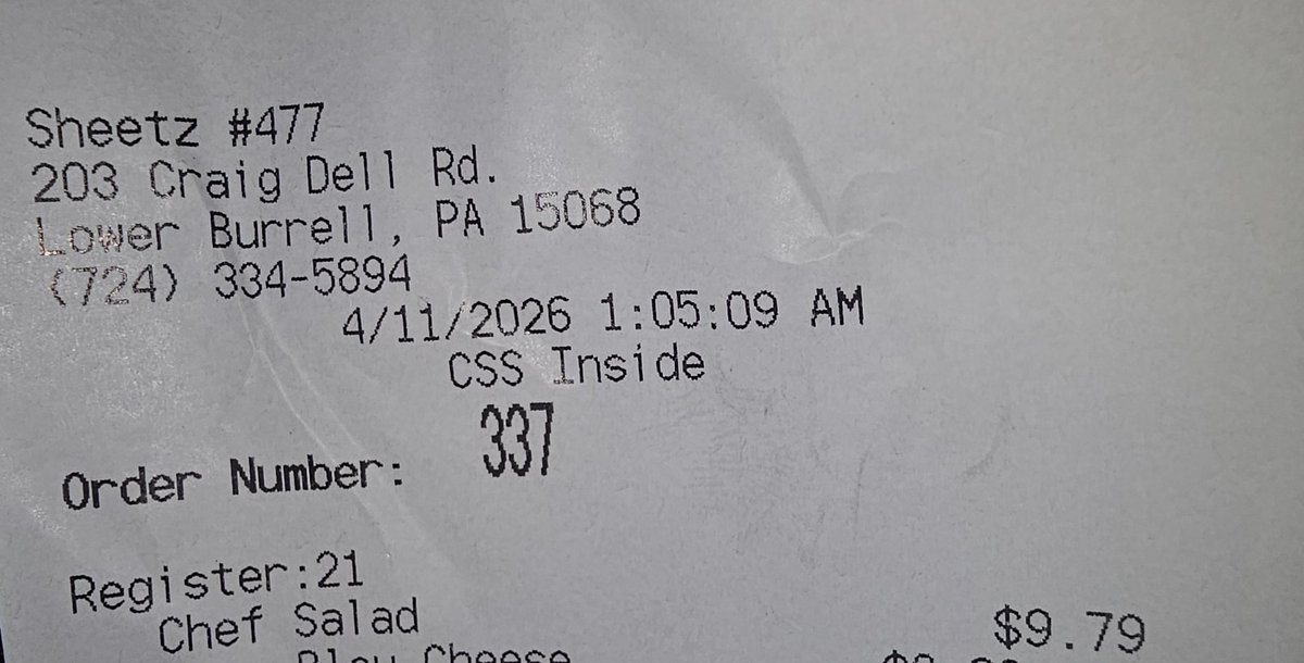 CalathanFoE's tweet photo. @sheetz WTF IS THIS SHIT?!?! I used to no care about paying 8 or 9 bucks for your salad because I got a large plastic tub of salad, but this? This is no where near worth 9 bucks. Over 50% LESS salad for the same price, are you fucking kidding me? https://t.co/1ncBiEFhLD