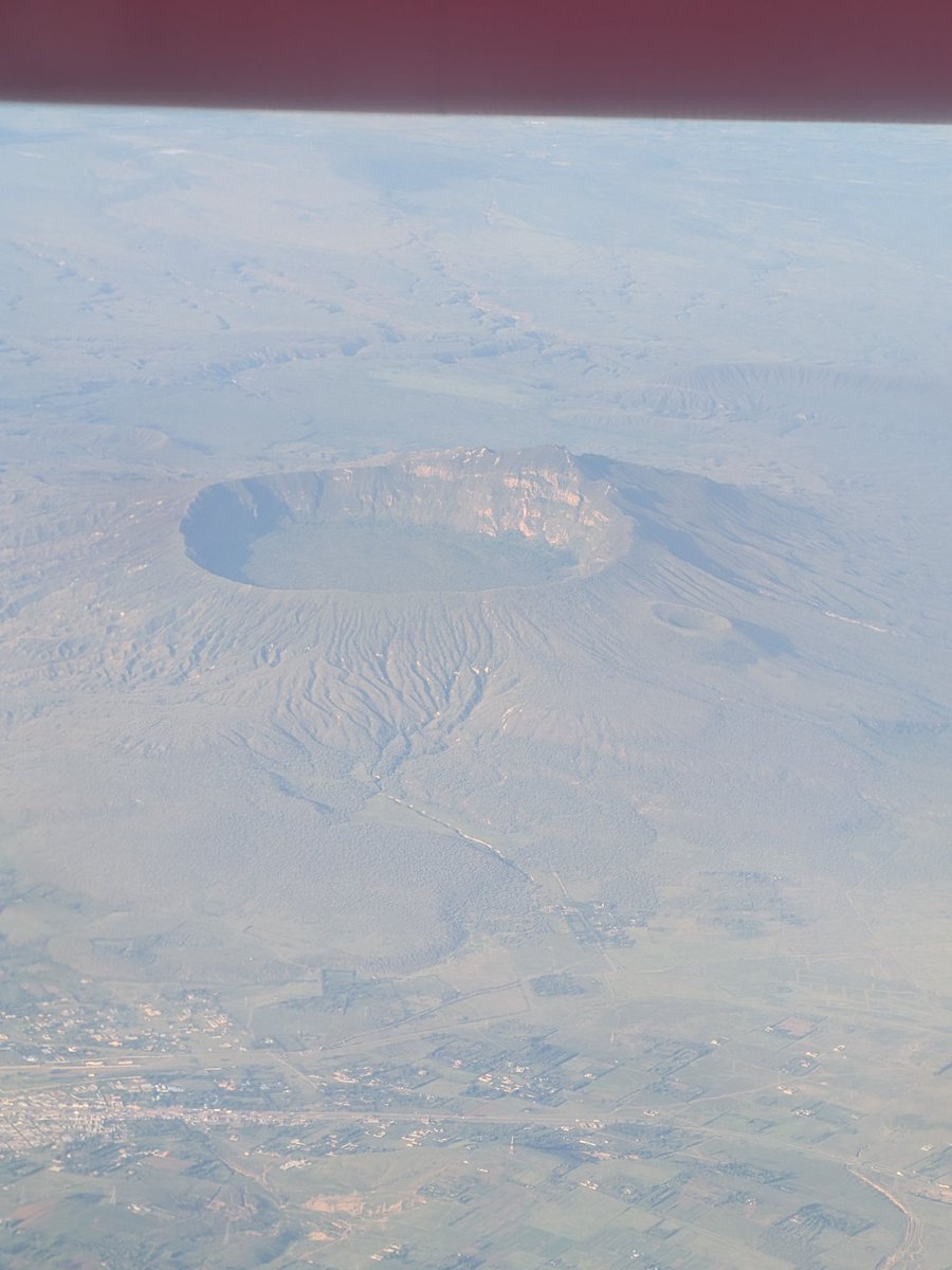 AKipkirui's tweet image. Longonot crater, amazing visibility courtesy of #GooglePixel #madebygoogle
