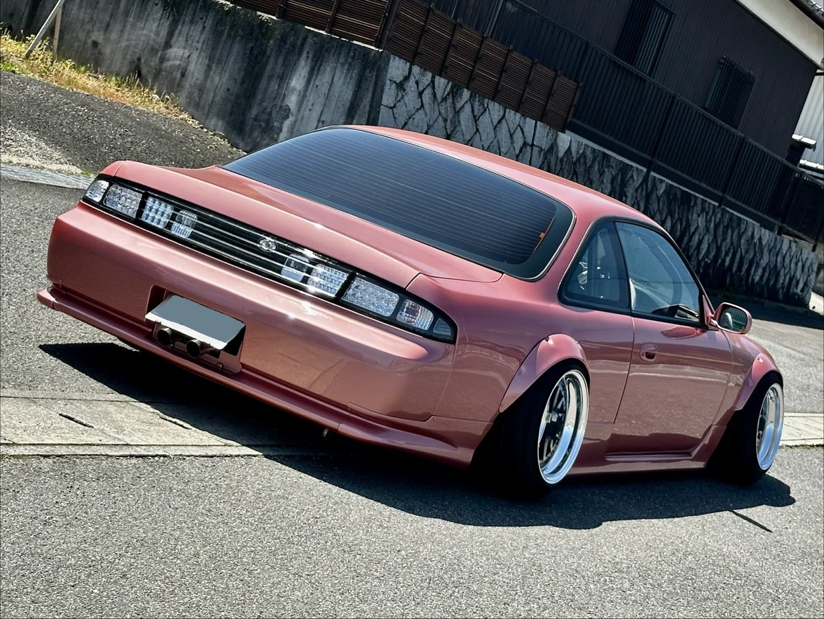 <ご報告>

14外装リメイクしました！

13はモノクロベースだったので
14は色ありで勝負しました！

当面最後の仕様変更なので、
大好きを詰め込んだつもりです🫶

この車の製作にご協力頂き
夢を叶えて下さった皆様
誠にありがとうございました！

それでは皆様　#ドリドレで会いましょう