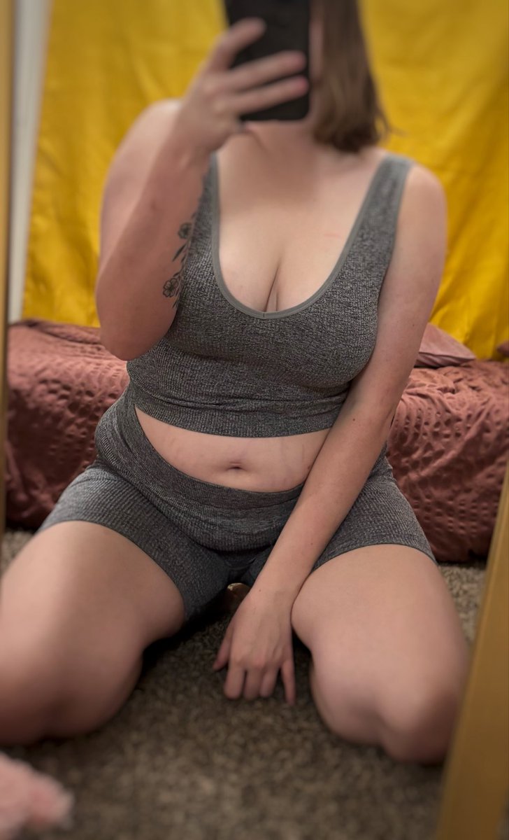 HarperLayl13633's tweet photo. Someone send me money on onlyfans and stop trying to scam🙄 #feetworshi̇p #curvygoddess https://t.co/skmWBZkj3X