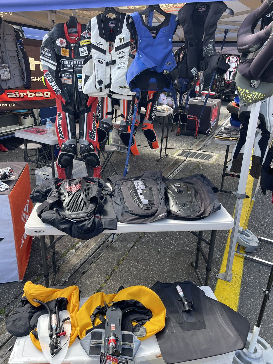Pride1Wada's tweet photo. ◇Racing Service
今日も筑波サーキットです🤗
９種類のAirBagユニットと展示してます👌
#BikeAirbag #hitair #pride1jp #prr175ta #NeckAirbag #FlankAirbag #techair #inandmotion #nw改 #mlv https://t.co/AkL1lLtrUe