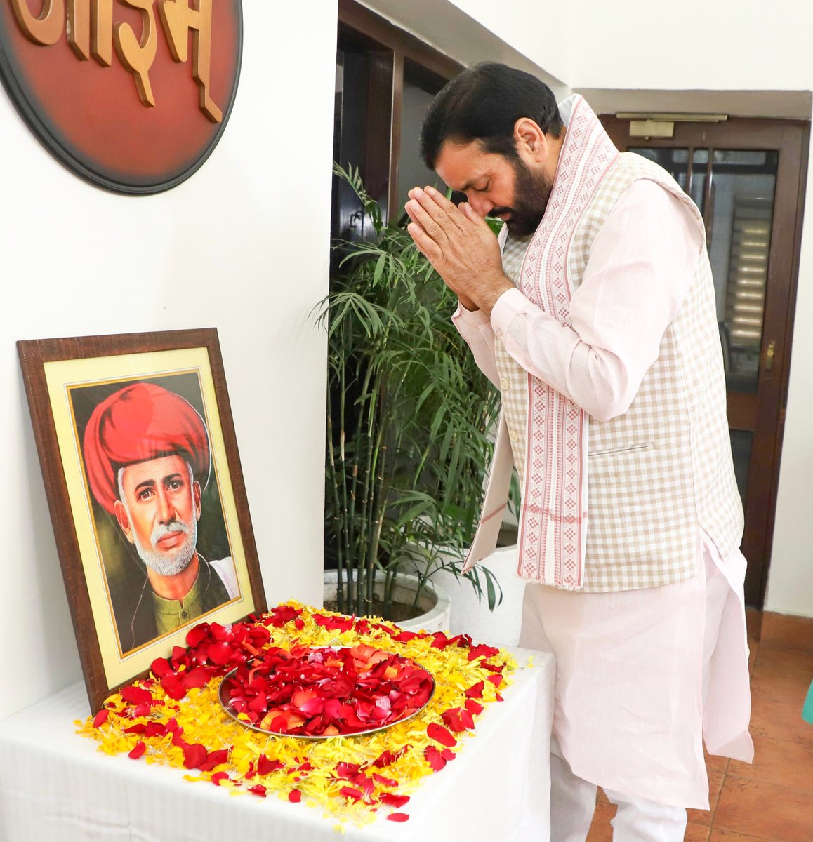 NayabSainiBJP's tweet photo. महात्मा ज्योतिबा फुले जी की जयंती पर उन्हें सादर नमन ! 

वंचितों, शोषितों एवं महिलाओं के सशक्तिकरण हेतु अपना संपूर्ण जीवन समर्पित करने वाले महात्मा ज्योतिबा फुले जी के महान आदर्श और प्रेरणादायी विचार समाज के लिए सदैव उपयोगी एवं मूल्यवान रहेंगे। https://t.co/zasAdrUpaW
