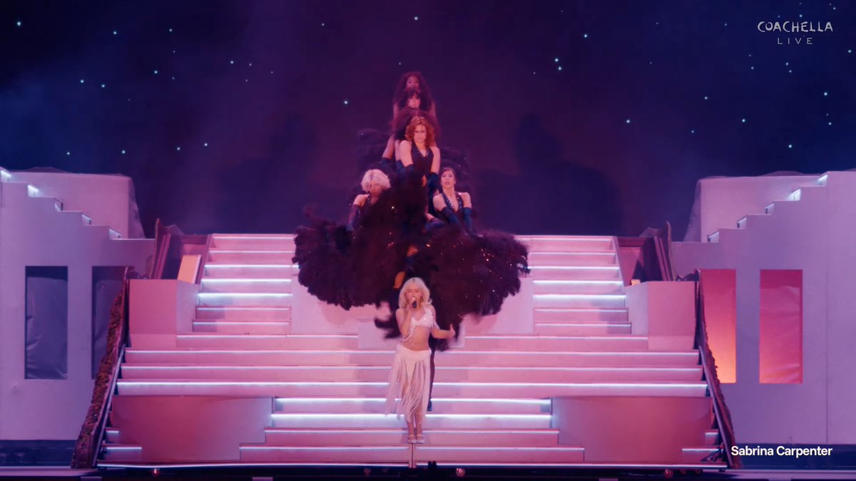 's tweet image. the life of a showgirl ❤️‍🔥 #sabchella