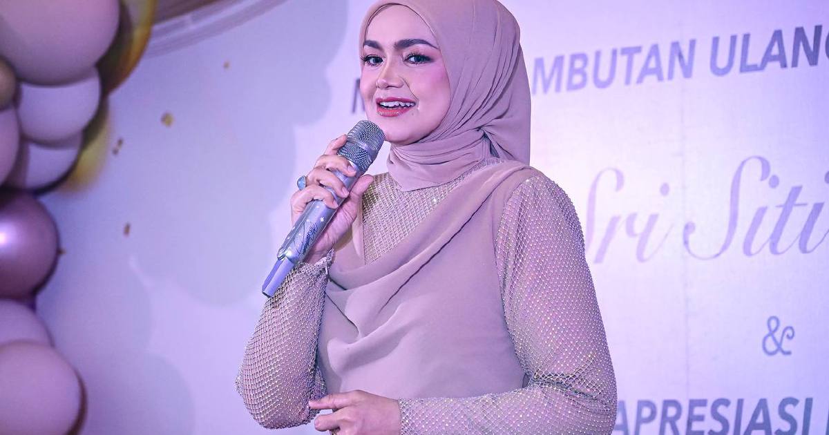 hmetromy's tweet image. #rap Keputusan penganjur menyediakan tiket kategori Anugerah Aidilfitri (berdiri) bagi konsert Pentas Eksklusif Aidilfitri Beraya Dengan Saya, Datuk Seri Siti Nurhaliza di Zepp KL, di sini, malam tadi dibuat demi memenuhi permintaan luar biasa peminat. 
 hmetro.com.my/rap/rapextra/2…