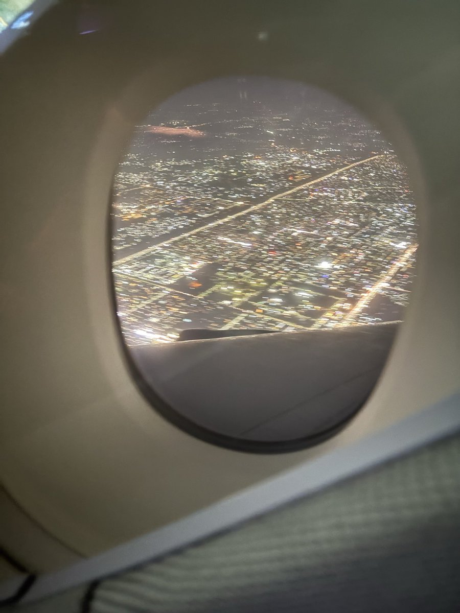 VikramUpadhyaya's tweet image. From the no-questions-asked 90s window seat to 2026’s no-fly zones and rerouted skies — same night glow, wildly different world below. #LifePlaybook #Live &amp;amp; #LetLive #5amClub