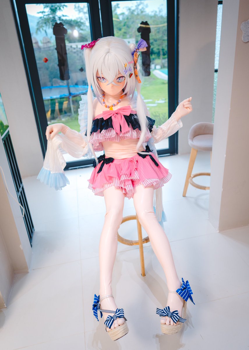 SophieTtttttttt's tweet photo. 发现高脚凳显得腿好长（）

大头来自@ChrProject_Kig
摄影大师@atiantian114
#ブルアカ #白洲アズサ #Kigurumi #Latex #BlueArchive https://t.co/L4c0D1zoVr