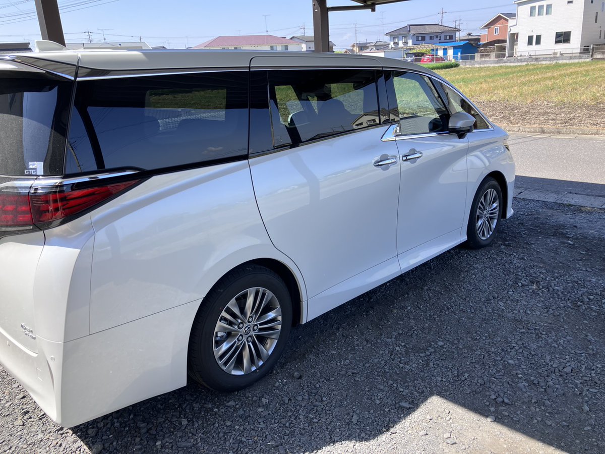 kuremina123's tweet photo. CX-60に浮気してましたが、使い勝手の良さからまたアルファードに戻ってきました✌
アルファードはこれで4代目😅
ドライブのログがアプリで見れるのは嬉しい👍
30系より燃費もだいぶ良いので満足👏
60なら20㎞超えてたと思いますが💦
アルファード乗りの皆様宜しくお願いします🙇‍♂️ https://t.co/dxe8AJfzVw