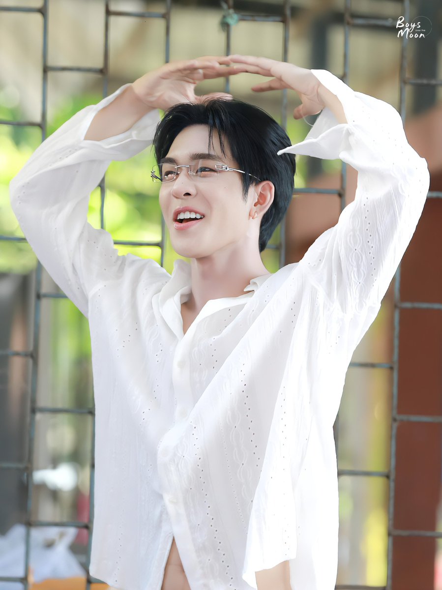 boysoverthemoongallery tweet media