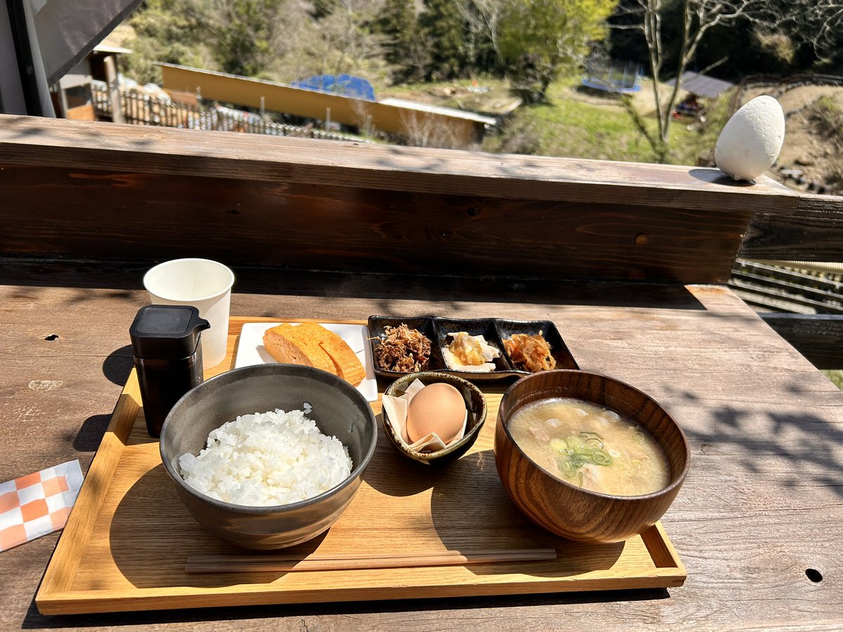 esrobin218's tweet photo. 美味しい卵かけご飯と
可愛い動物たちに
大満足♡ https://t.co/qOOvEyIXpZ