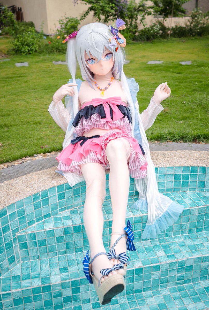 SophieTtttttttt's tweet photo. 喜欢泳装和夏天的泳池

大头来自@ChrProject_Kig
摄影大师@atiantian114
#ブルアカ #白洲アズサ #Kigurumi #Latex #BlueArchive https://t.co/OMN8hyI8dF