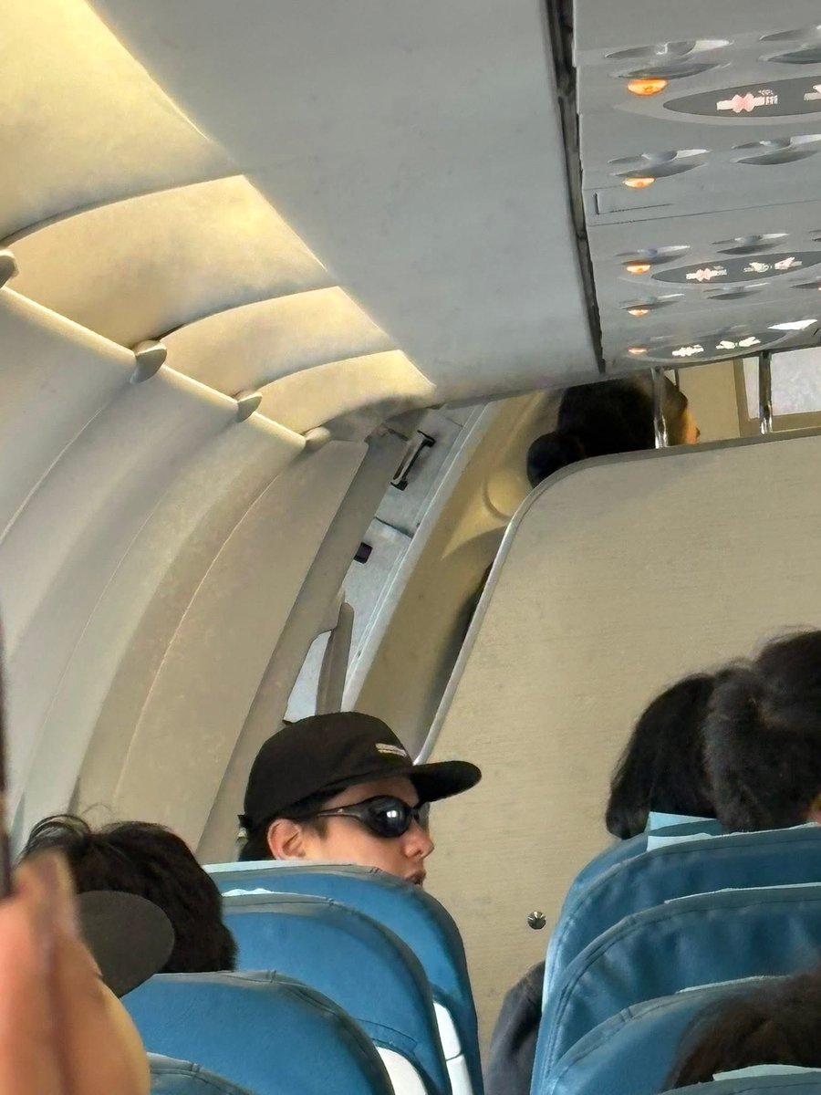 vpkatol's tweet photo. “Plus may bonus pa: same flight with Daniel Padilla. Thank you, Philippine Airlines!” https://t.co/IMDdPm9xGe