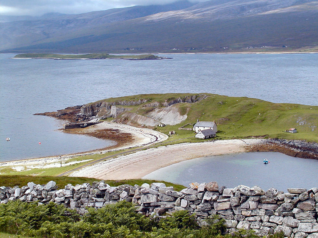 UndisScot's tweet image. A view of Ard Neackie projecting into the magnificent Loch Eriboll in the far north of Sutherland. More pics and info: undiscoveredscotland.co.uk/durness/locher…