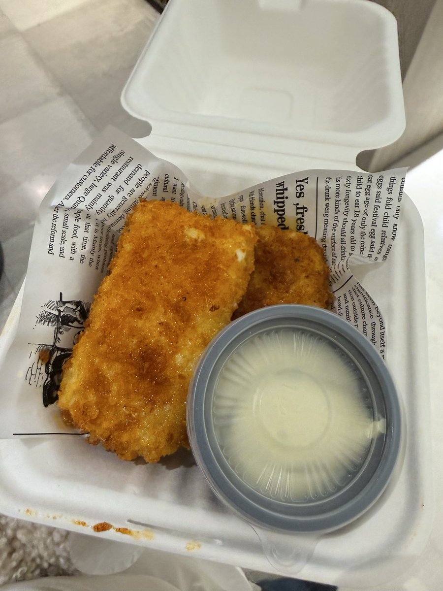 lightbeeny's tweet photo. 칠리스 치즈스틱 후기
….. 왜 난리였지 이거…………. https://t.co/MSviBKqLkf