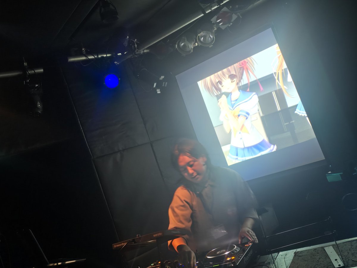no_desERG's tweet photo. メインフロアDJ 3番手 ゆい
熱量そのままに魅せています！
 #no_des https://t.co/Bzn6q6LlnA