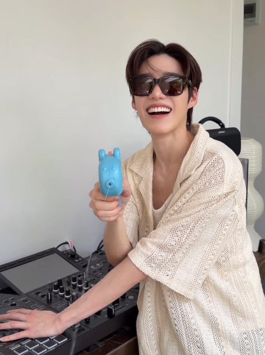 อิลลูมินาติ (rest)ไหนของขวัญน้องพีคะ✨💝 tweet media