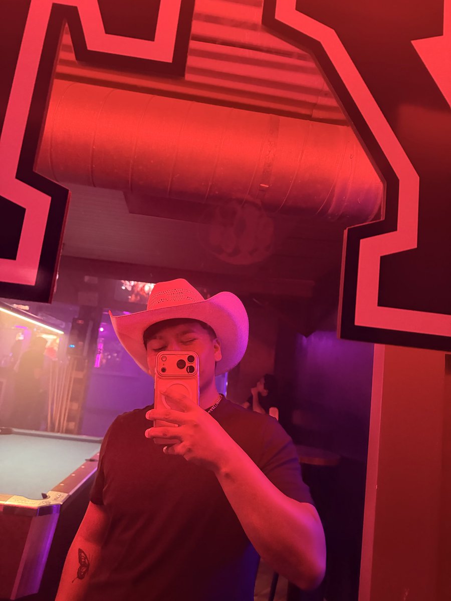 xander 🥀 tweet media