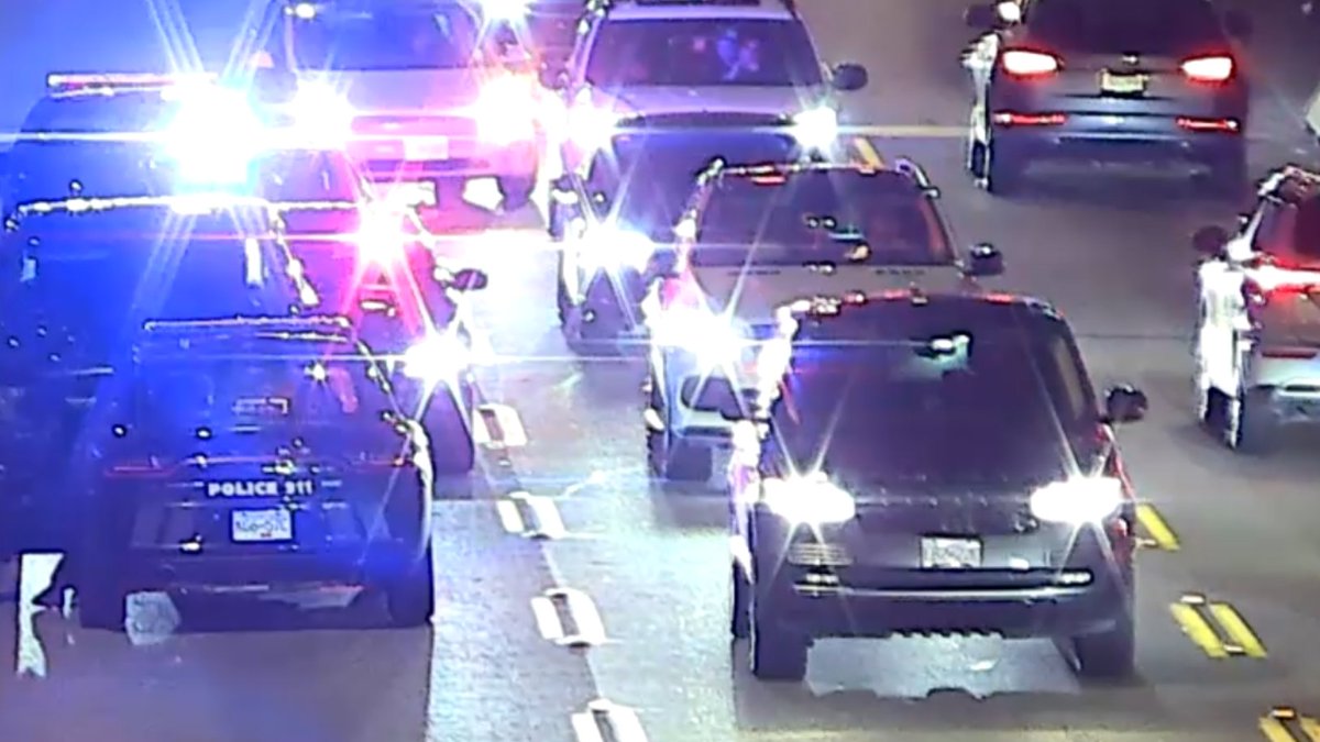 DriveBC's tweet image. ⚠️ #LionsGateBridge northbound, the right lane is blocked due to a police incident. #BCHwy99 #Vancouver #WestVan