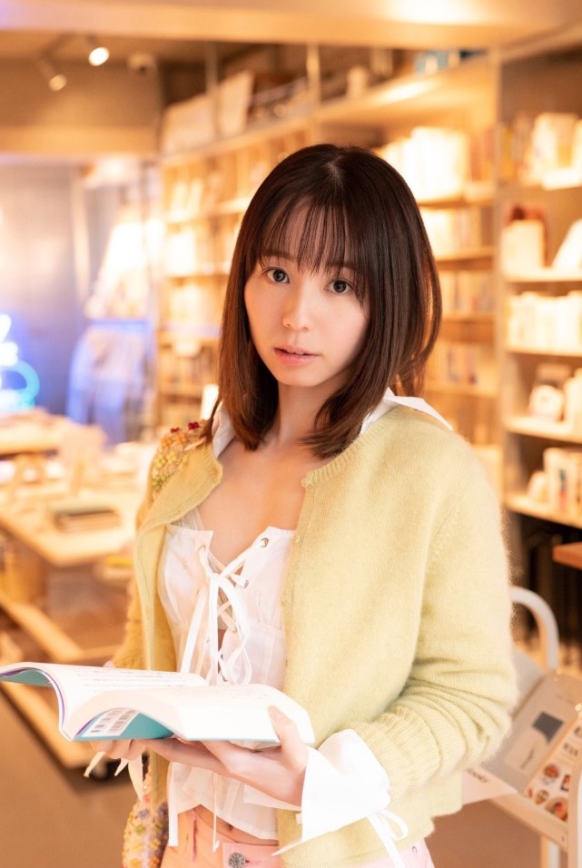 gravure_e_3's tweet image. 【#SPAデジタル】4月10日発売

『あなたのページをめくる』
#小池里奈 (@KoikeRina0903)

女優でグラドルとしても一線で活躍。そんな彼女が妄想デート撮に挑む。訪れた本屋から急加速していく男女の恋模様を艶やかな姿でお届けする。

【詳細➡️amzn.to/4cCqlj7】