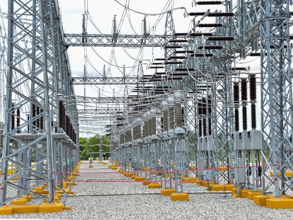 🚨Tras 27 años y más de 750 mil millones de dólares de ingreso petrólero 💵 no construyeron ni una hidroeléctrica, ni terminaron Tocoma, no construyeron ni un embalse y acueducto, no construyeron ni una refinería.
27 años de pura corrupción.
De eso no habló Delcy Rodríguez.🤷😡