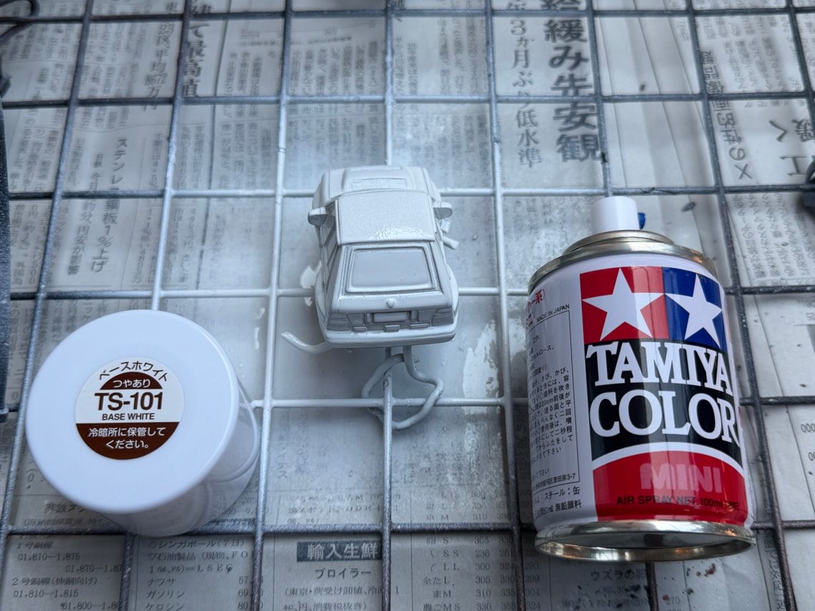 SI_UsersNotes's tweet photo. バリを取って、下塗りサーフェイサーやベースホワイトからひたすらマスキング。
実物用のソフト99工房オーダー色
Lancia151 RossoMonzaで。
#WF2026W #デフォルメカー #ネコワークス https://t.co/QVBCLBGEIH