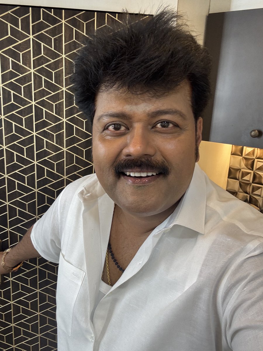 ActorSriman's tweet image. Good morning all
Caravan door opens, Makeup on. Caravan door shuts. 
The noise of the world stays outside. 
Inside, I belong only to my character, my role, my director’s dream. 
This is my temple. This is my prayer. Learning all the time 
#ActorLife #Grateful