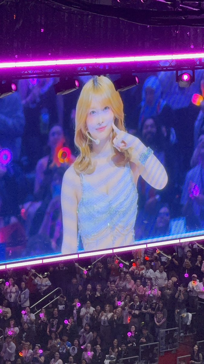 sarah ₊˚⊹ ᰔ tweet media