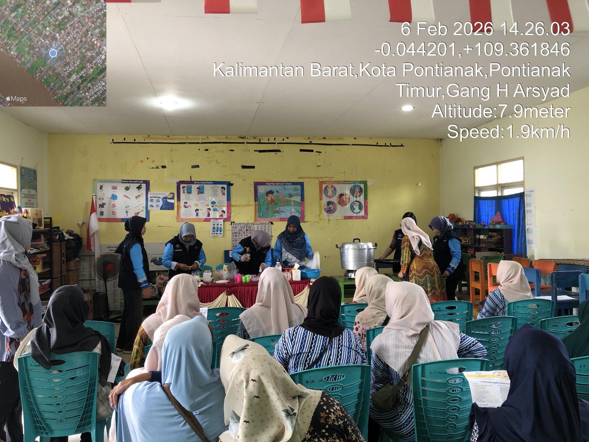 fatmaptk03's tweet photo. Pendampingan klp dlm menfasilitasi  akses teknologi (Jumat, 6 Februari 2026). Pelatihan tentang cara pembuata. Dinsum ikan, unk ibu-ibu PKK Kelurahan Banjar Serasa, Kecamatan Pontianak Timur. https://t.co/2MFVEoqhb8