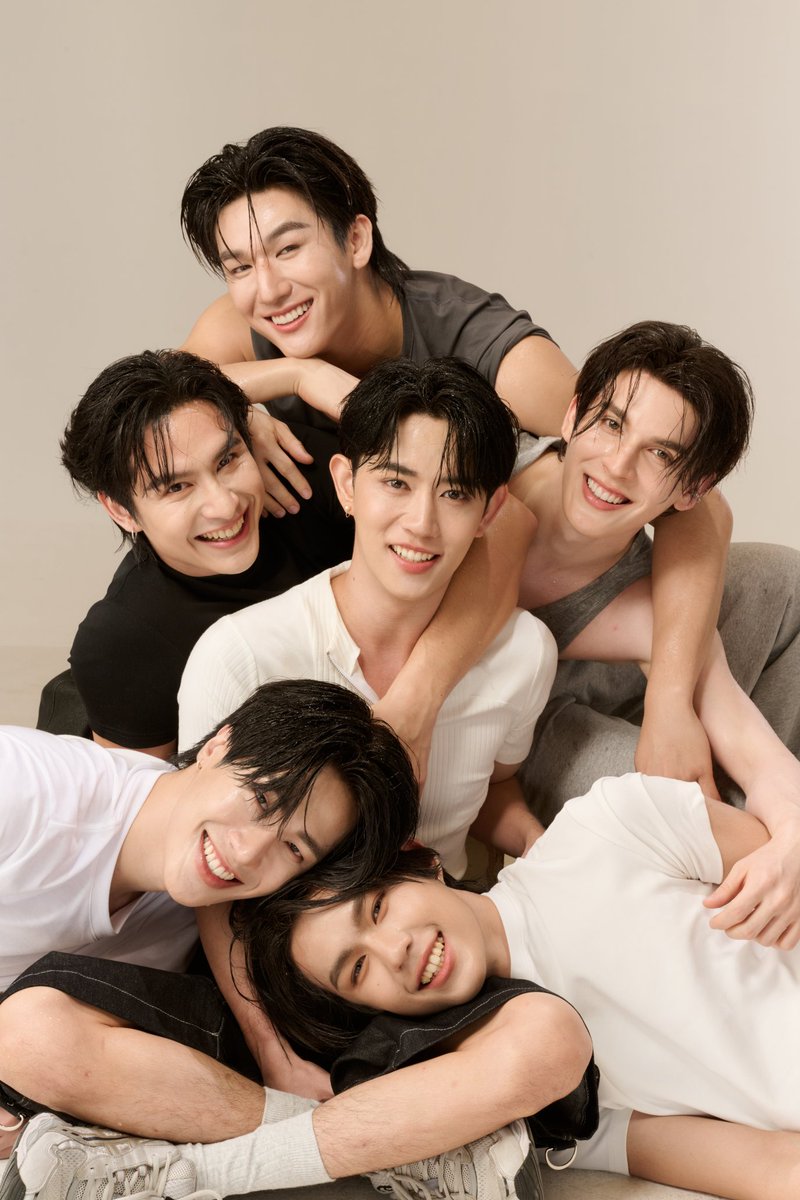 iQIYI Artist ส่งสุขวันสงกรานต์ เผยภาพ 6 หนุ่ม Set ใหม่ 
หล่อใสเหมือนอาบน้ำวันละ 100 รอบ
#iQIYI #iQIYIArtistTH
iQIYI Artist มอบความสดใสรับวันสงกรานต์ให้แฟนคลับ ด้วยการชวน “มอส ภาณุวัฒน์ โสประดิษฐ” และ “แบงค์ มณฑป เหมตาล” พร้อมด้วย “โดนัท ภัทรพลฒ์ เดชพงษ์วรานนท์”, “กร พลัฏฐ์
